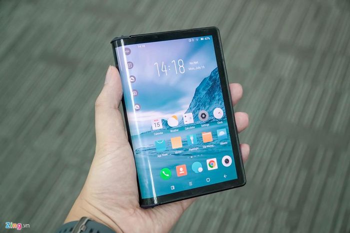 Giá bán của chiếc Royole Flexpai phiên bản RAM 6 GB, bộ nhớ 128 GB là 30,5 triệu đồng (tham khảo tại cửa hàng Dstore). 