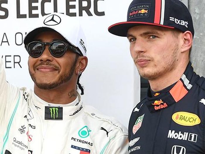 Max Verstappen (phải) liệu có giỏi hơn Lewis Hamilton?