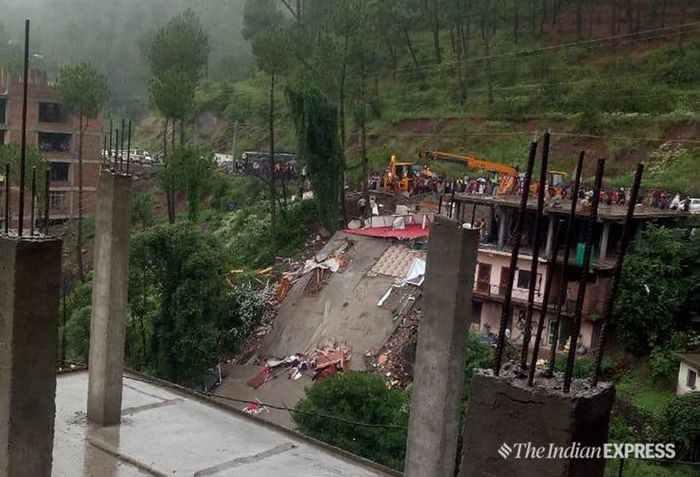 Vụ việc xảy ra vào chiều Chủ nhật gần đường cao tốc Kumarhatti-Nahan ở Solan. Ảnh: The IndiaExpress