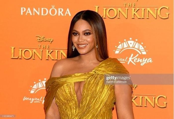 NTK Công Trí cũng tiết lộ bộ váy rất vừa vặn với số đo của Beyonce và cô ấy không ngừng xuýt xoa và thích thú. Anh cũng cho biết cảm thấy rất sung sướng và hãnh diễn khi những bộ trang phục của mình thiết kế được các sao Hollywood lựa chọn.