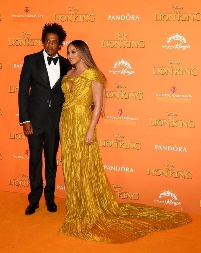 Trên thảm đỏ, Beyonce xuất hiện cùng với chồng là ca, nhạc sĩ Jay Z