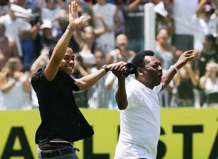 Robinho từng được vua bóng đá Pele đánh giá rất cao.