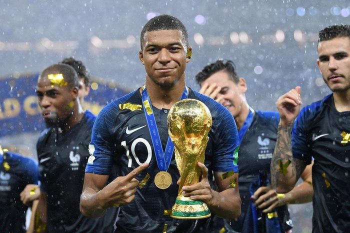 Mbappe có thể kế thừa vinh quang của Ronaldo hay Messi không?