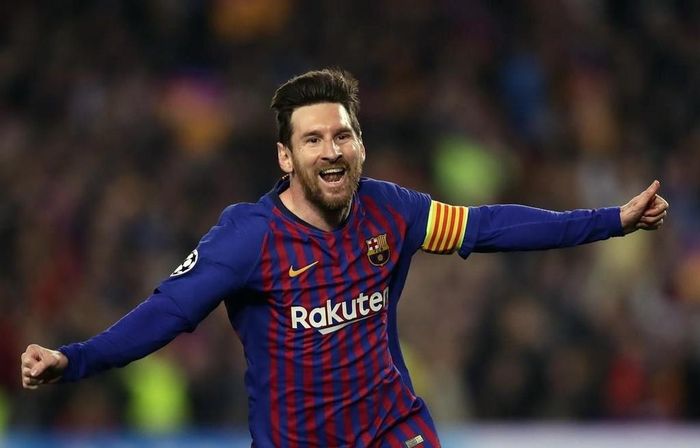 Leo Messi ghi 51 bàn ở tuổi 32, giúp Barca vô địch La Liga. El Pulga giành danh hiệu "Chiếc giày vàng châu Âu".