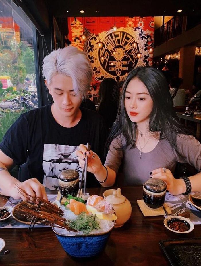 Đôi trẻ thường xuyên chia sẻ những khoảnh khắc ngọt ngào trên trang cá nhân.