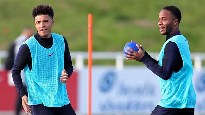 Jadon Sancho và Raheem Sterling là bạn thân trên ĐT Anh