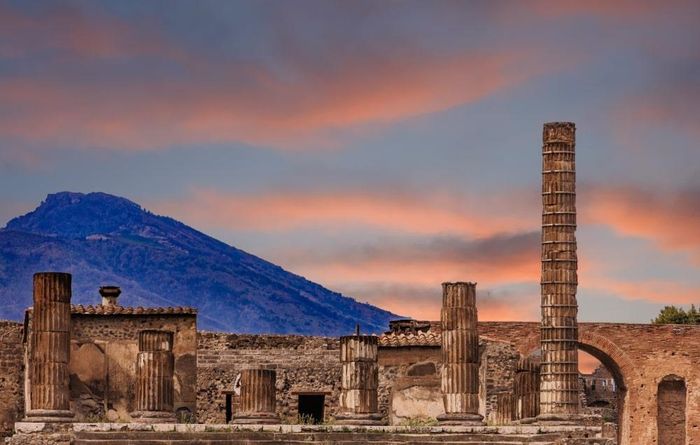 Phần còn lại của Pompeii đã cung cấp kiến thức về cuộc sống của người La Mã cổ đại. Nhiều văn hóa cổ được phát hiện và nghiên cứu. Đặt chân đến thành cổ Pompeii, du khách sẽ không khỏi choáng ngợp trước vẻ đẹp độc đáo nơi đây. Ảnh: Darryl Brooks. 
