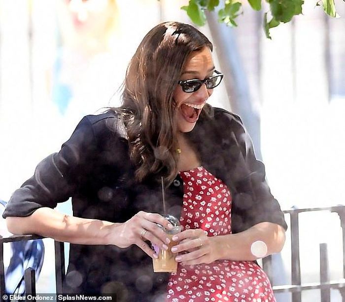  Irina Shayk trông khá vui vẻ thoải mái sau khi chia tay Bradley Cooper.