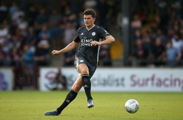 Maguire ra sân trong màu áo Leicester rạng sáng nay