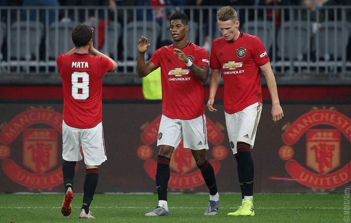 Rashford ăn mừng bàn thắng thứ 2