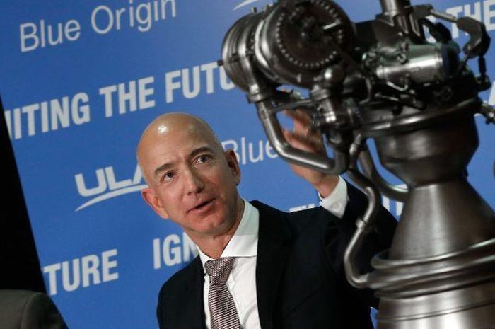 Blue Origin sẽ cung cấp dịch vụ du lịch không gian. Ảnh: Getty.