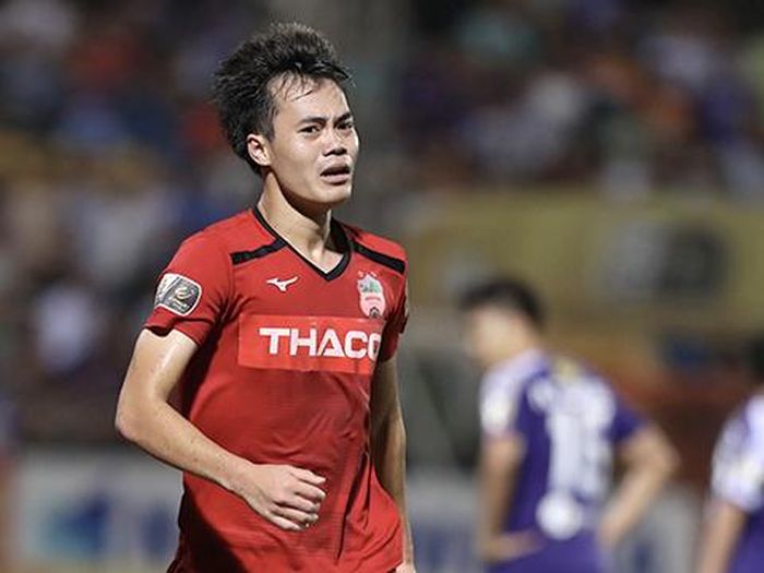 Nhìn hình ảnh Văn Toàn suýt khóc sau khi ghi bàn gỡ hòa 1-1 cho HAGL, không biết bầu Đức sẽ nghĩ gì? Ảnh: Hoàng Linh 