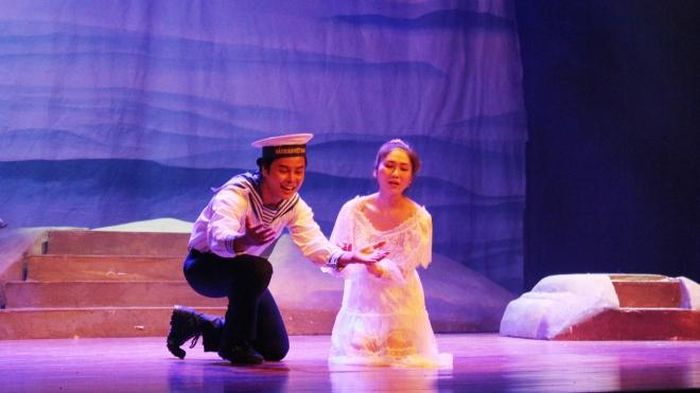 Bước ra từ sân chơi Chuông vàng Vọng cổ, nhiều bạn trẻ đã trở thành nghệ sĩ chuyên nghiệp như Võ Minh Lâm và Như Huỳnh - tham gia vở cải lương “Những con sóng vô hình” dự Liên hoan Cải lương toàn quốc 2018