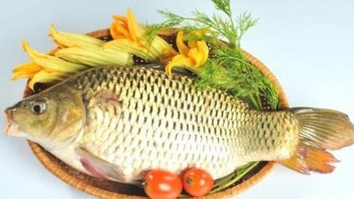Chữa viêm khí quản cấp tính: cá chép (1 con) đánh vảy, bọc đất sét, nướng chín, sau đó bỏ đất, gỡ thịt cá nấu cháo ăn vào lúc đói, ngày một lần. Ảnh minh họa: Internet