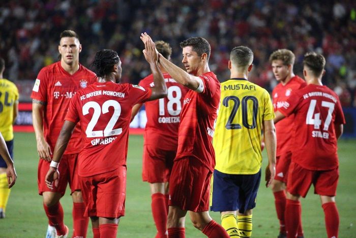 Bayern lập tức gỡ hòa nhờ pha đánh đầu của Muller