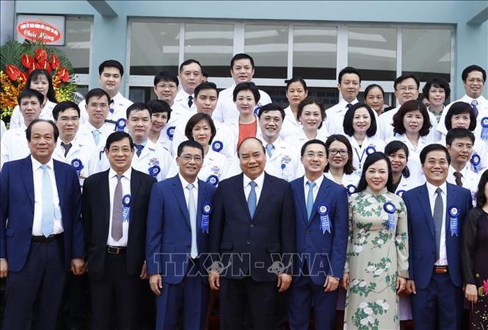 Thủ tướng Nguyễn Xuân Phúc với các đại biểu tham dự lễ kỷ niệm.