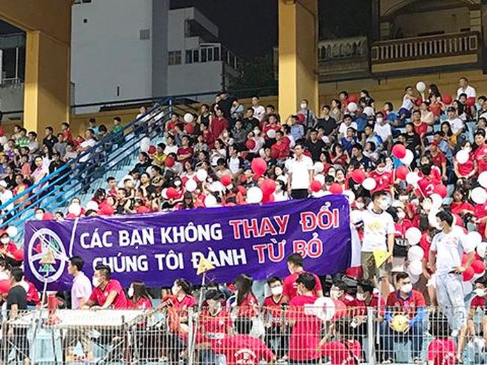 Hoàng Anh Gia Lai cần phải thay đổi để vươn tới những đỉnh cao, để không mất đi những fan trung thành như thế này. Ảnh: VPF