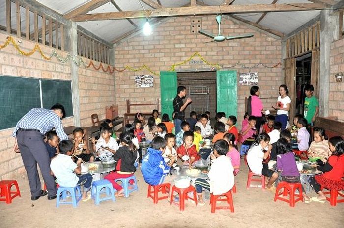 Nhờ chính sách hỗ trợ học tập, trẻ em người dân tộc La Hủ (Mường Tè, Lai Châu) đã được đến trường