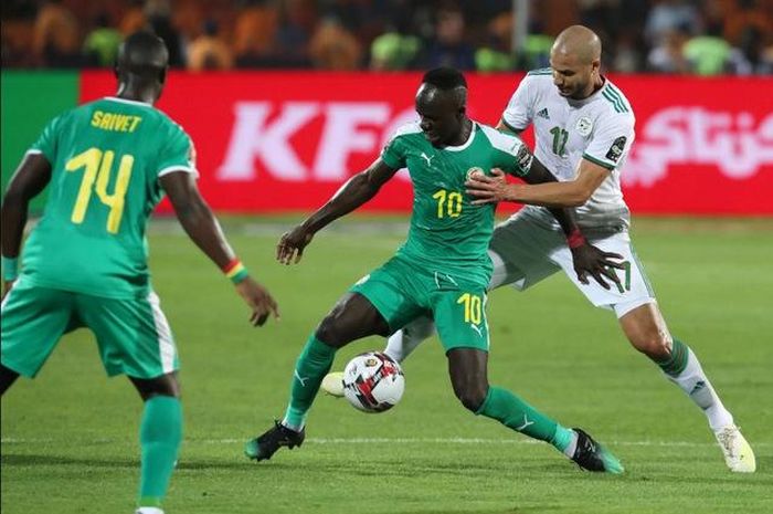Siêu sao Sadio Mane (số 10) và các đồng đội dù chơi hay hơn và lấn lướt trong phần lớn thời gian trận chung kết nhưng đành ngậm ngùi nhận thất bại 0-1.