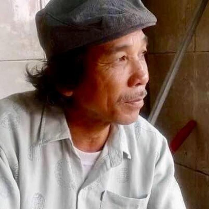 Cứ đốt đời mình qua từng điếu thuốc