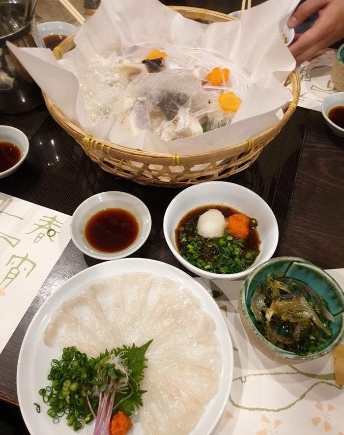 Chiếc bát màu xanh đựng món da cá lóc – best of the best meal, ảnh tác giả