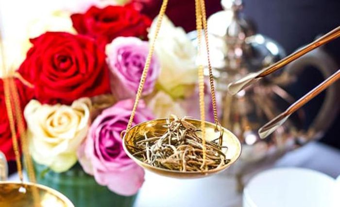 Mỗi ly trà Golden Tips có giá khoảng 4,7 triệu đồng. Ảnh: CNN