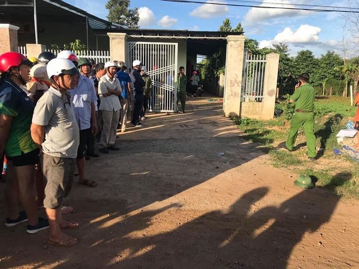 Cơ quan điều tra kiểm tra hiện trường vụ việc.