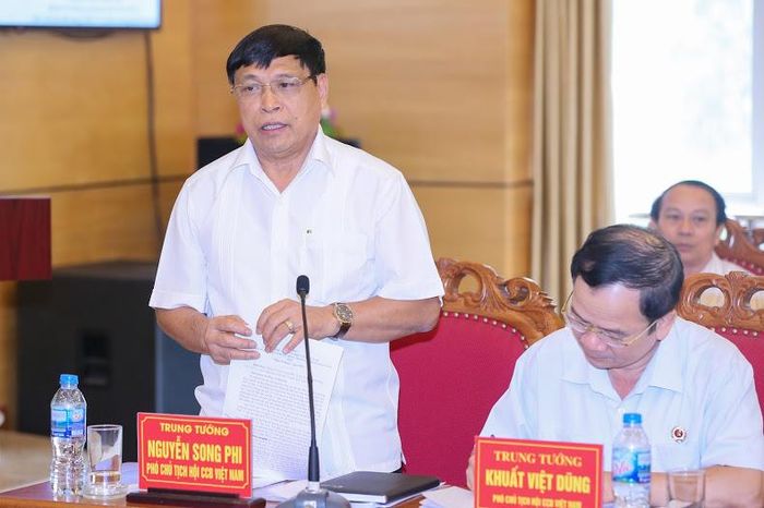 Phó Chủ tịch Hội Cựu chiến binh Việt Nam Nguyễn Song Phi phát biểu tại Hội nghị.