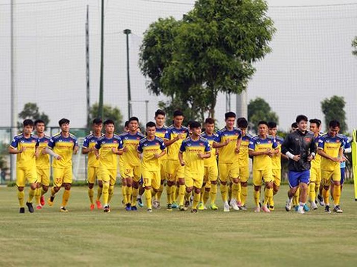 Mặt sân cỏ nhân tạo tại SEA Games 2019 sẽ rất khác biệt với mặt cỏ tự nhiên mà U22 Việt Nam đang luyện tập ở PVF. Ảnh: Mạnh Đức