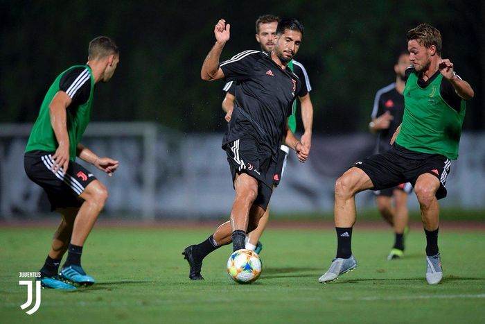 Cầu thủ Juventus tích cực tập luyện 
