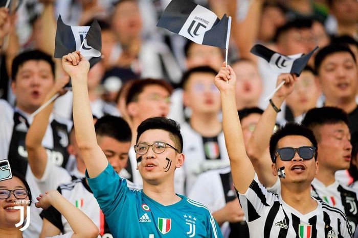 CĐV Juventus đến sân cổ vũ