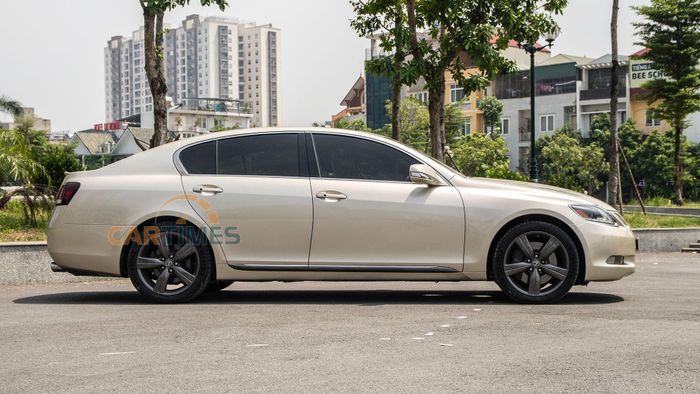 Thiết kế bên hông xe Lexus GS350 2008