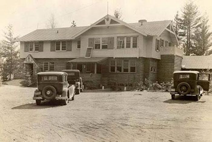 Nhà nghỉ Little Bohemia Lodge, năm 1934.