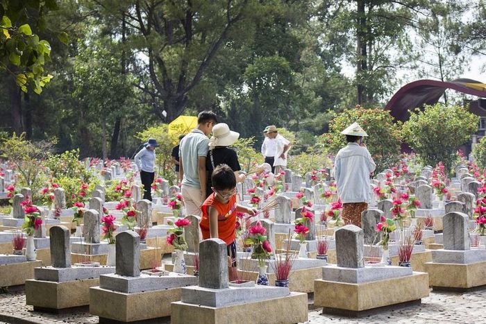 Giáo dục thế hệ trẻ hiểu hơn giá trị của độc lập, tự do, về sự hy sinh của các anh hùng liệt sĩ đã ngã xuống vì hòa bình, độc lập dân tộc