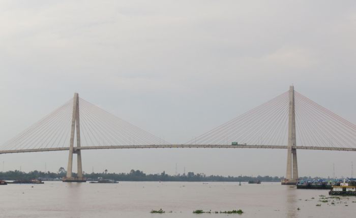 Cầu Rạch Miễu, một trong những cây cầu đặc biệt nhất ở Đồng bằng sông Cửu Long.