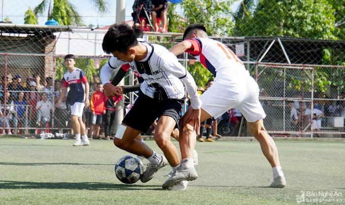 Ngay sau lễ khai mạc đã diễn ra các lượt trận thi đấu đầu tiên của mùa giải với chất lượng chuyên môn rất cao. Giải dự kiến diễn ra trong vòng 1 tháng, từ 26/07 - 26/08/2019. Ảnh: Sỹ Hưng