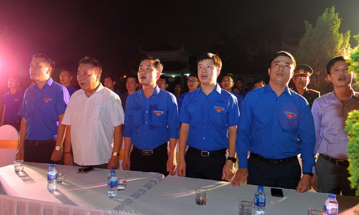 Tại chương trình, các đại biểu có Ủy viên Ban thường vụ T.Ư Đoàn, Phó Chủ tịch T.Ư Hội LHTN Việt Nam Nguyễn Hải Minh; Ủy viên BCH, Phó Văn phòng T.Ư Đoàn Lê Hải Long; Ủy viên BCH, Phó trưởng Ban Tuyên giáo T.Ư Đoàn Trần Văn Đông; cùng đại diện lãnh đạo địa phương, các ban ngành đã ca vang Quốc ca trong lễ chào cờ.