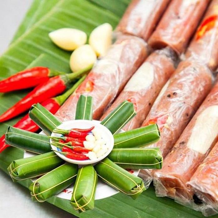 Nem chua là món ăn khoái khẩu của nhiều người, nhất là dân nhậu.