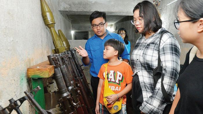 Trực tiếp khám phá các loại vũ khí chứa trong hầm ngầm