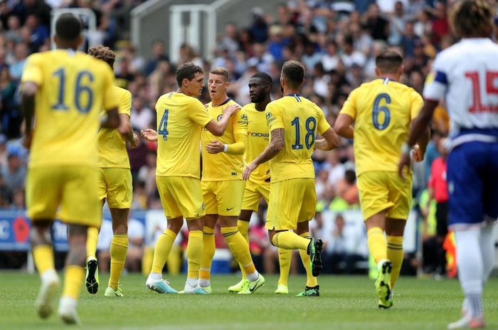 Barkley sút phạt đẳng cấp gỡ hòa cho Chelsea