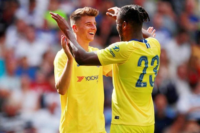 Mason Mount tỏa sáng với cú đúp ở hiệp 2