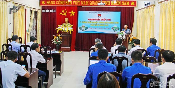 Chiều 29/7, Ban Thường vụ Tỉnh đoàn tổ chức buổi Chung kết cuộc thi "Ý tưởng khởi nghiệp sáng tạo thanh niên nông thôn lần thứ 3". Tham dự có đồng chí Chu Đức Thái - Phó Bí thư Tỉnh đoàn, Chủ tịch Hội Liên hiệp thanh niên Nghệ An, Chủ tịch Hội đồng chấm thi cùng các thành viên đến từ các sở, ngành liên quan. Ảnh: Thanh Quỳnh