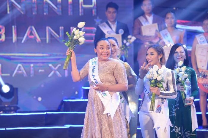 Rosario Ninih Chamini Bianis hạnh phúc khi tên mình được xướng lên ở hạng mục cao nhất của cuộc thi "Tiếng hát ASEAN+3".