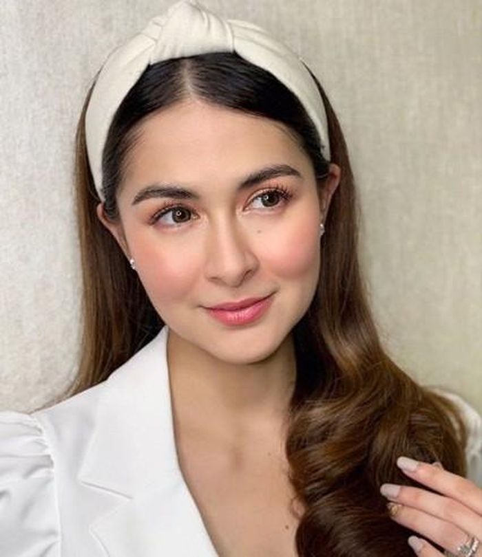 Marian Rivera được mệnh danh là "mỹ nhân đẹp nhất Philippines" nhờ vẻ đẹp lai hút hồn. Cô có cha là người Tây Ban Nha còn mẹ là người Philippines.