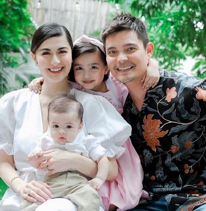 Người hâm mộ trầm trồ khen ngợi gia đình 4 người nhà Marian Rivera ai cũng đẹp như tranh vẽ.