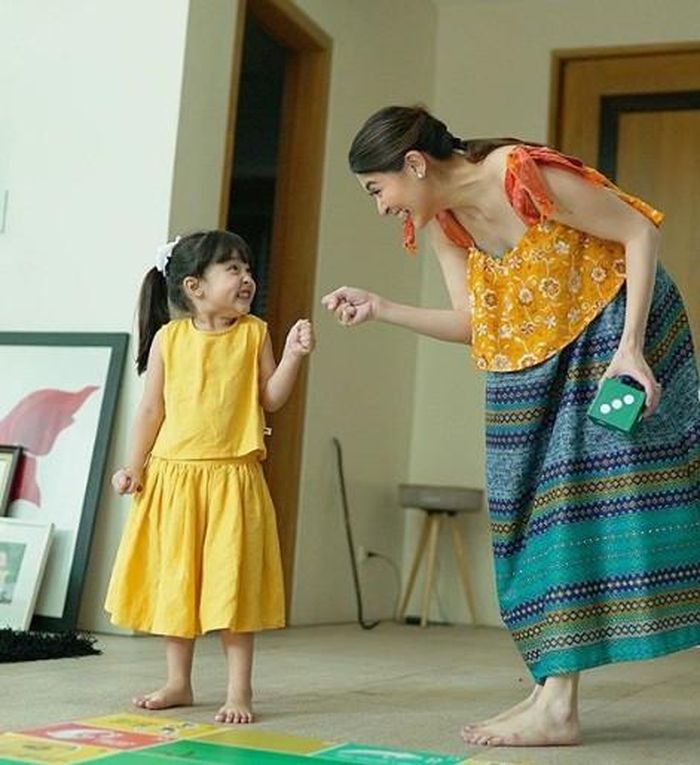 Marian Rivera là ngôi sao tài sắc vẹn toàn. Dù bận rộn, cô vẫn cân bằng tốt công việc và gia đình, dành thời gian chơi với các con.