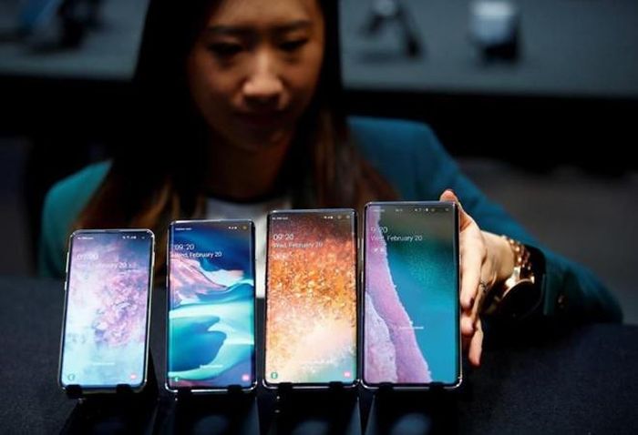 Smartphone dòng A của Samsung nhận được nhiều sự quan tâm của người dùng. Ảnh: Reuters.