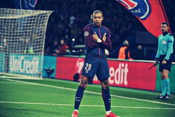 Kylian Mbappe mới đang là con cưng tại PSG chứ không phải Neymar. Ảnh: Getty.