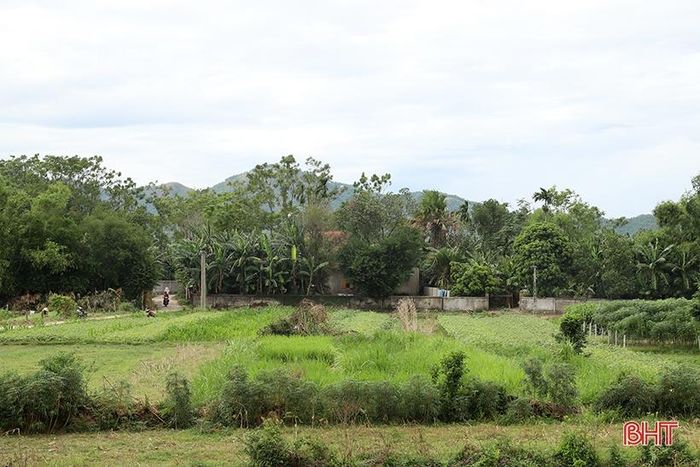 Tuyến đê có vị trí xung yếu, ảnh hưởng trực tiếp phía sau đê là hàng trăm hộ dân xã Sơn Châu, hàng chục ha đất sản xuất, nhiều công trình hạ tầng trường học, trạm y tế, trú sở xã...