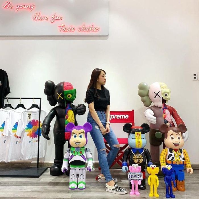 Trả lời phỏng vấn, Joyce Phạm từng cho biết gia đình giàu có là thế song trong thời gian đi du học, cô vẫn đi làm thêm để kiếm tiền giống bao bạn trẻ khác. 9X còn bày tỏ ước mơ mở rộng phạm vi kinh doanh sang lĩnh vực cà phê và du lịch.